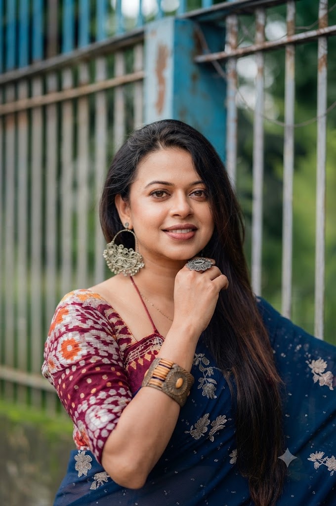 The Saree Serenade: A High-Definition 8k Outdoor Portrait